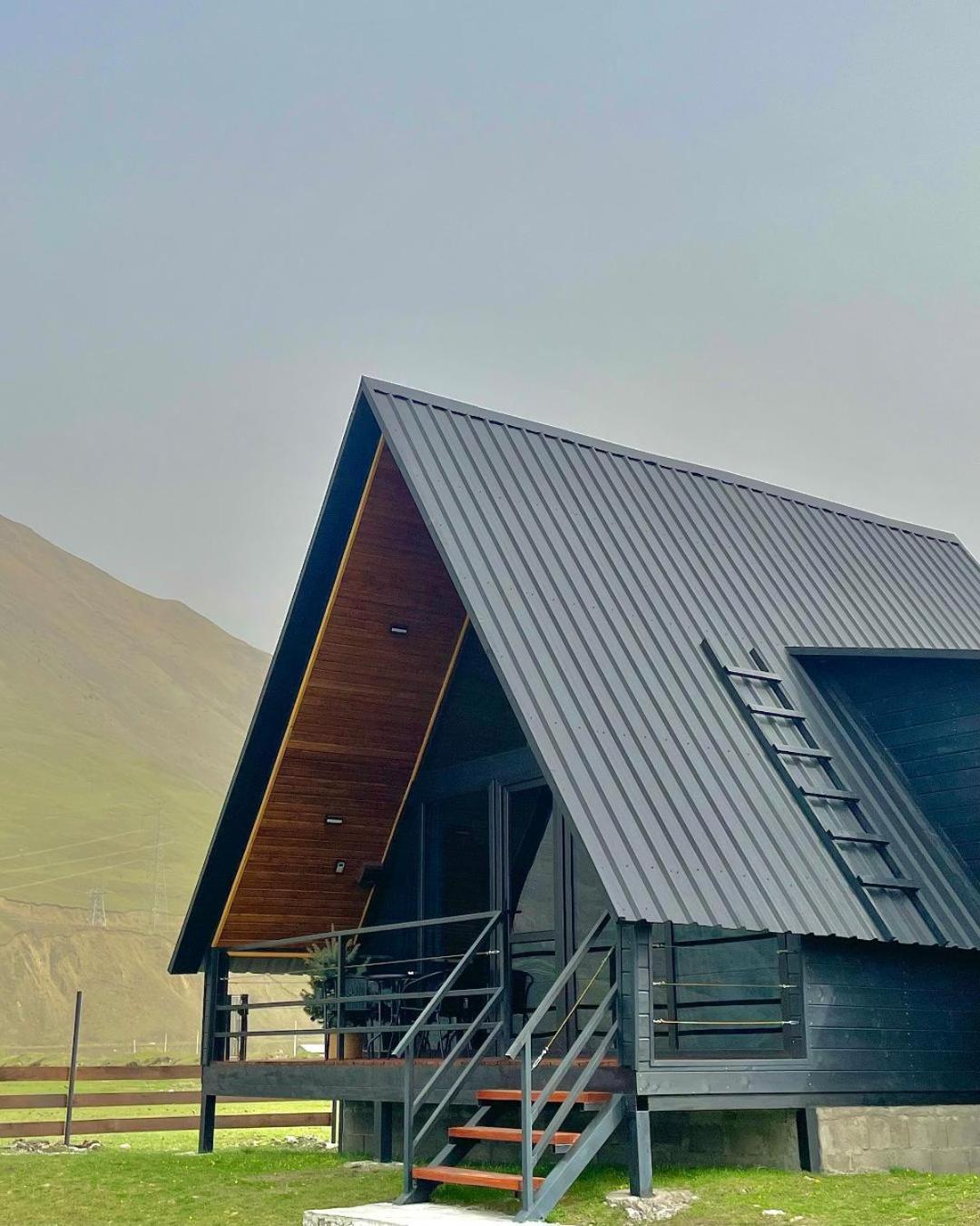 Wildwood Kazbegi Villa ภายนอก รูปภาพ